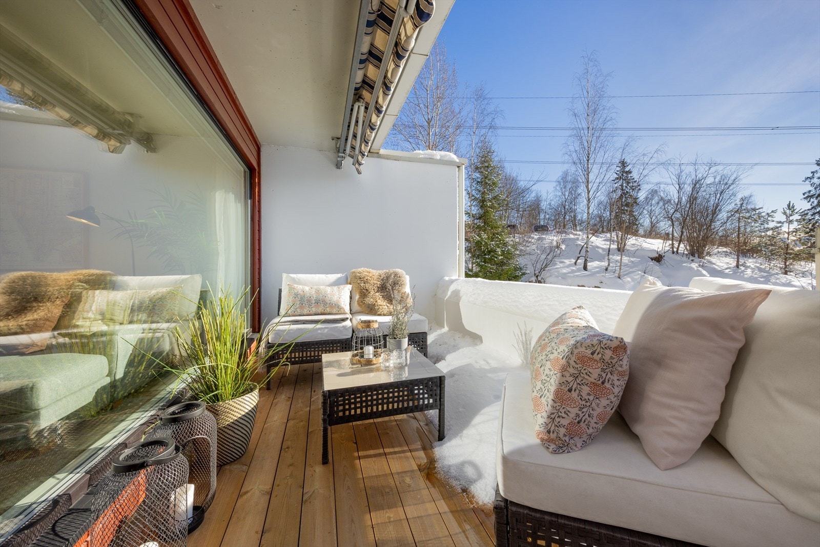 Lun, delvis overbygget terrasse. Galleribilde