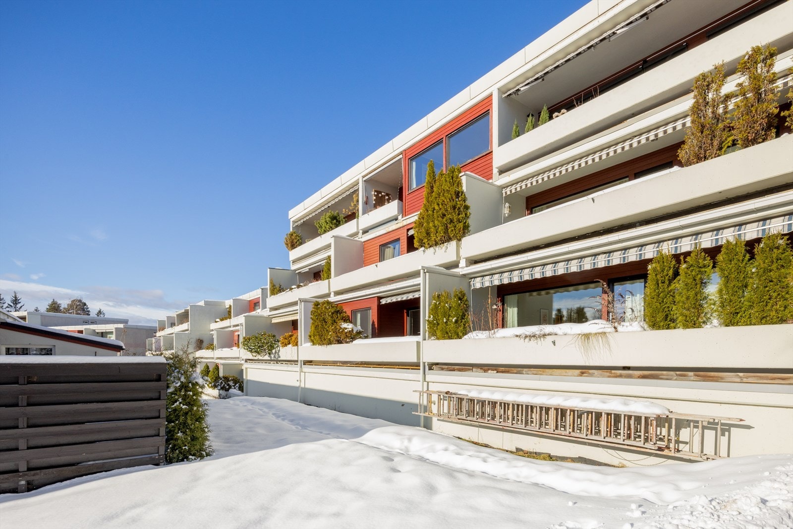 Nærmeste bussholdeplass er Møllefaret som ligger ca. 200 meter fra leiligheten (3 min). Galleribilde