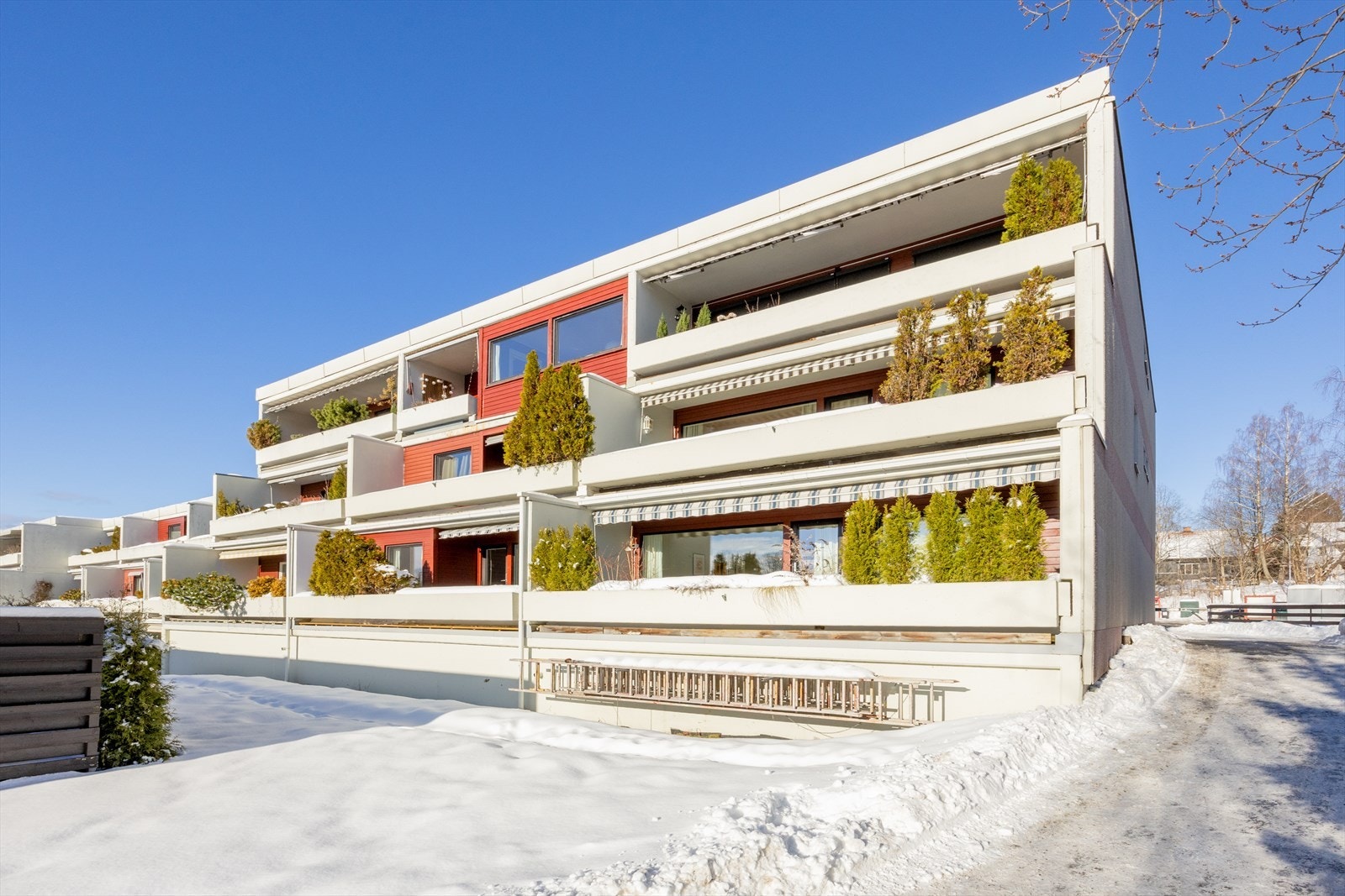 Leiligheten ligger i et rolig, bilfritt og trygt nabolag på Ullern i Oslo, en drøy kilometer fra Røa sentrum. Galleribilde