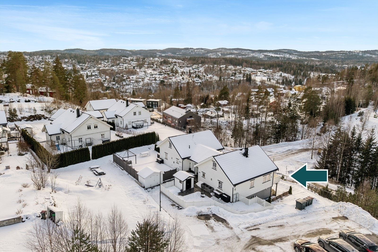 Familier vil sette pris på den korte veien til barneskole og barnehage, samt et godt aktivitetstilbud gjennom NÅIF idrettsforening, som tilbyr et bredt spekter av fritidsaktiviteter for både barn, ungdom og voksne. Galleribilde