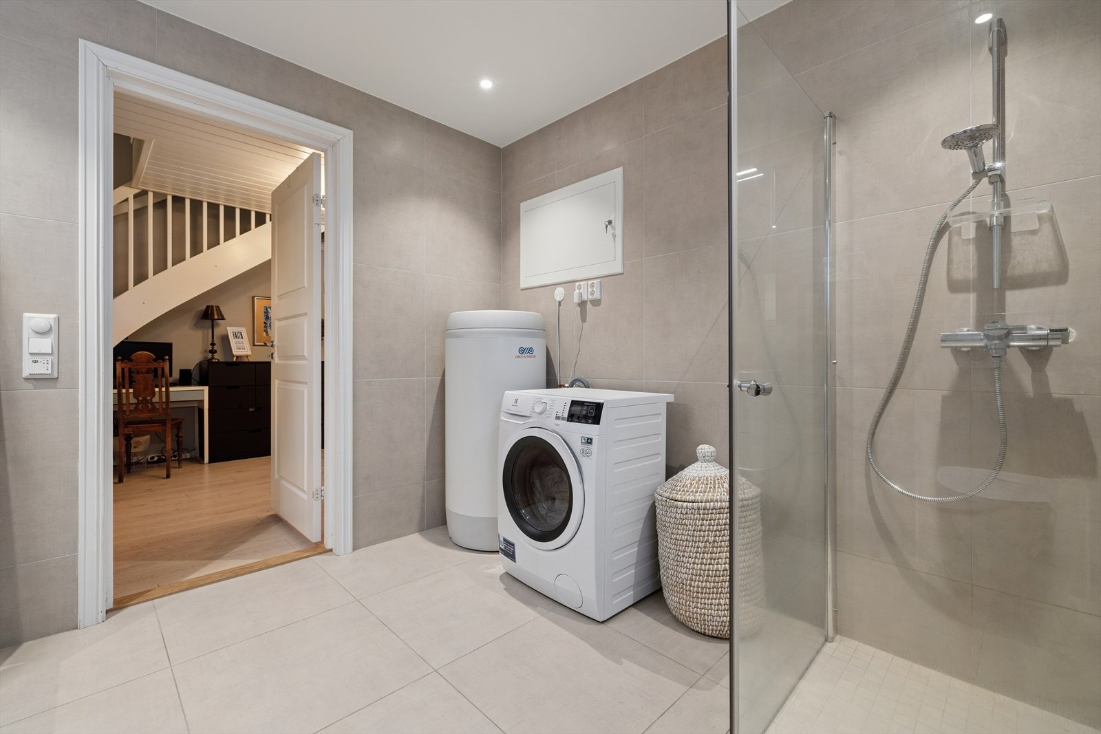 Rommet har balansert ventilasjon, supplert av luftespalte under døren for optimal lufttilførsel. Galleribilde