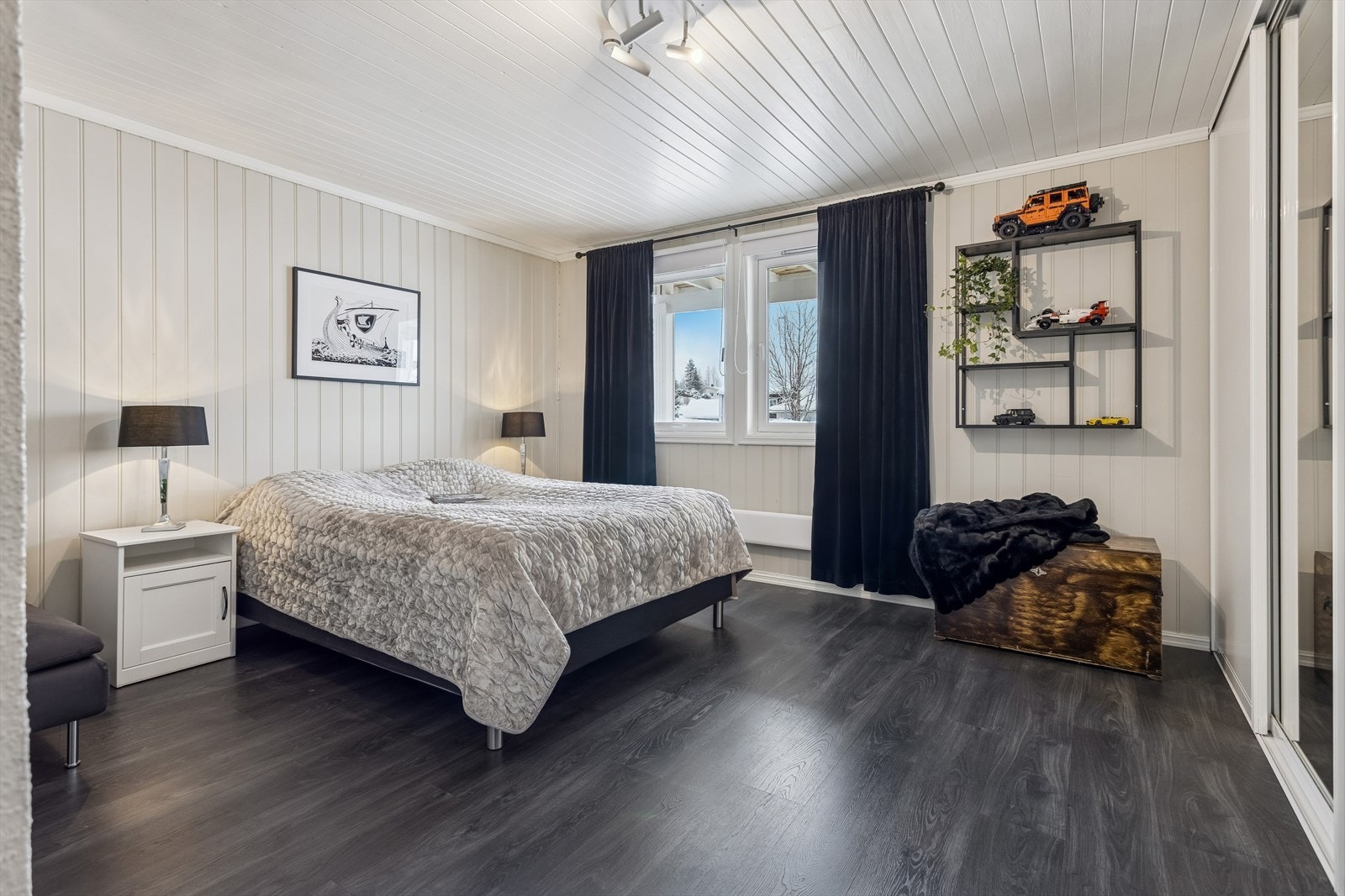 Dette rommet (opprinnelig disponelt rom) er ikke bruksendret, men benyttes i dag til soverom. Kan også være egnet til f eks en liten stue. Galleribilde