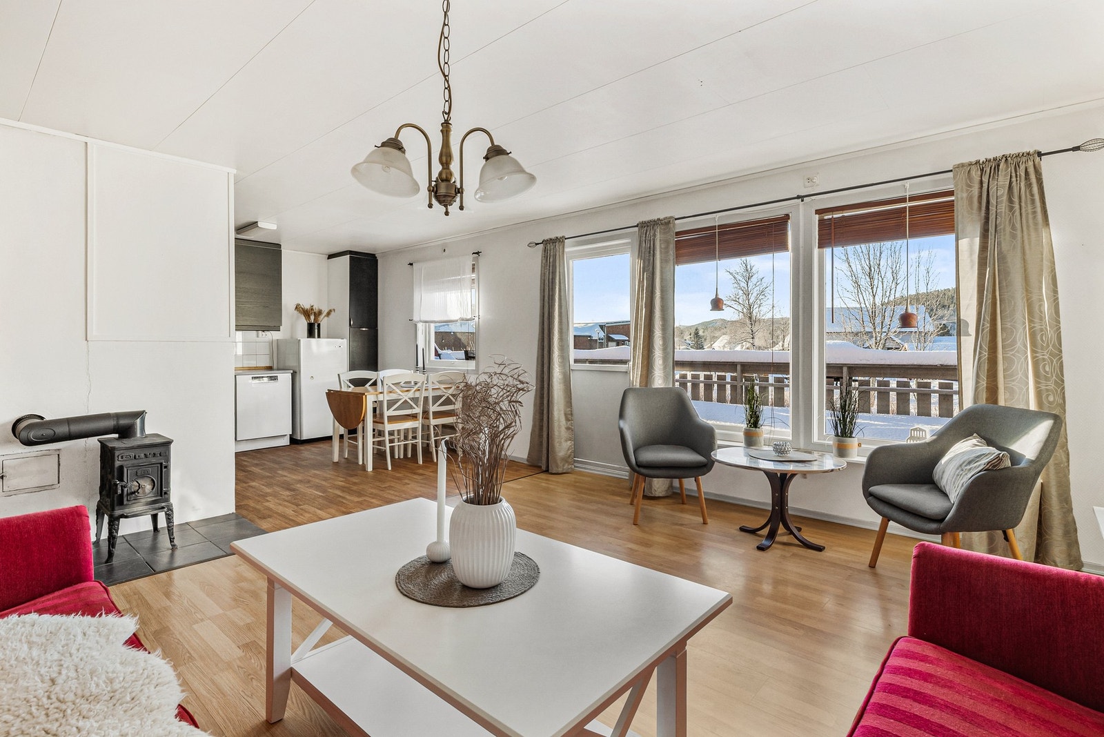 Lys og hjemmekoselig stue med en lun og trivelig stemning Galleribilde