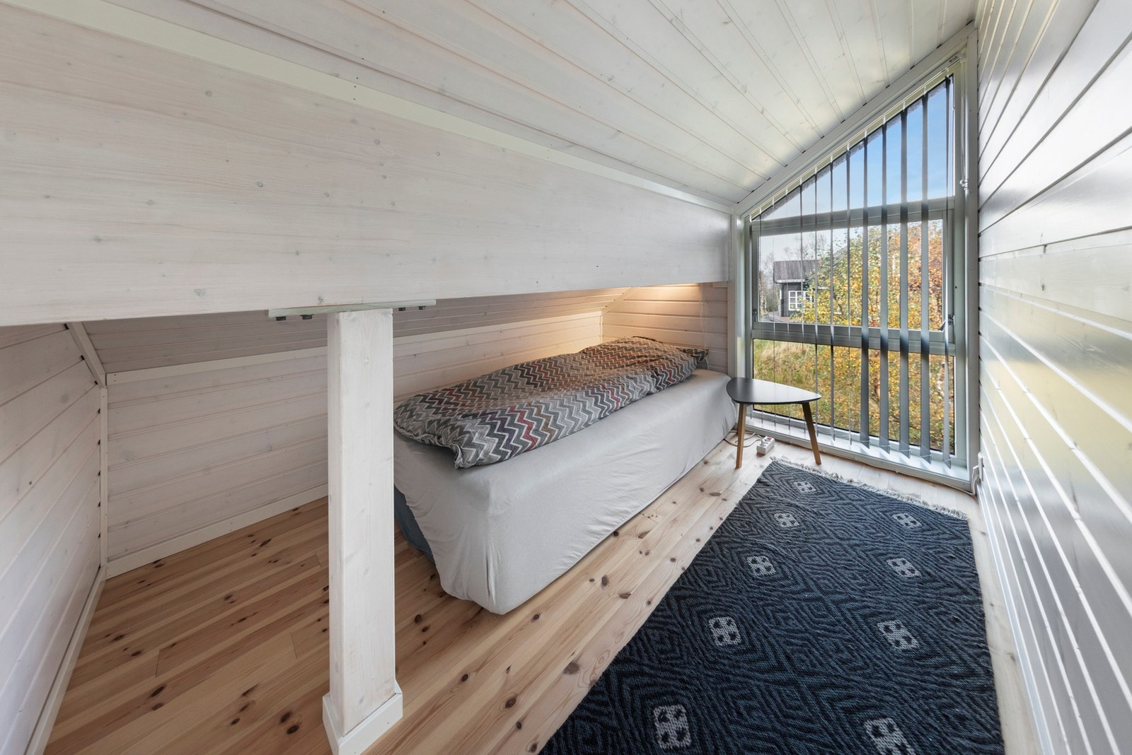 Innredet hems. Galleribilde