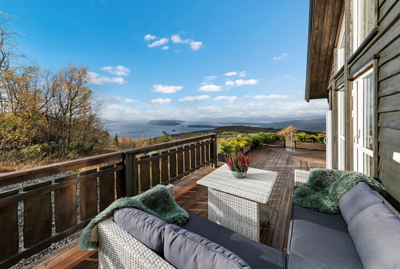 Fritidsbolig fra 2015 med flott utsikt mot Romsdalsfjorden. Galleribilde