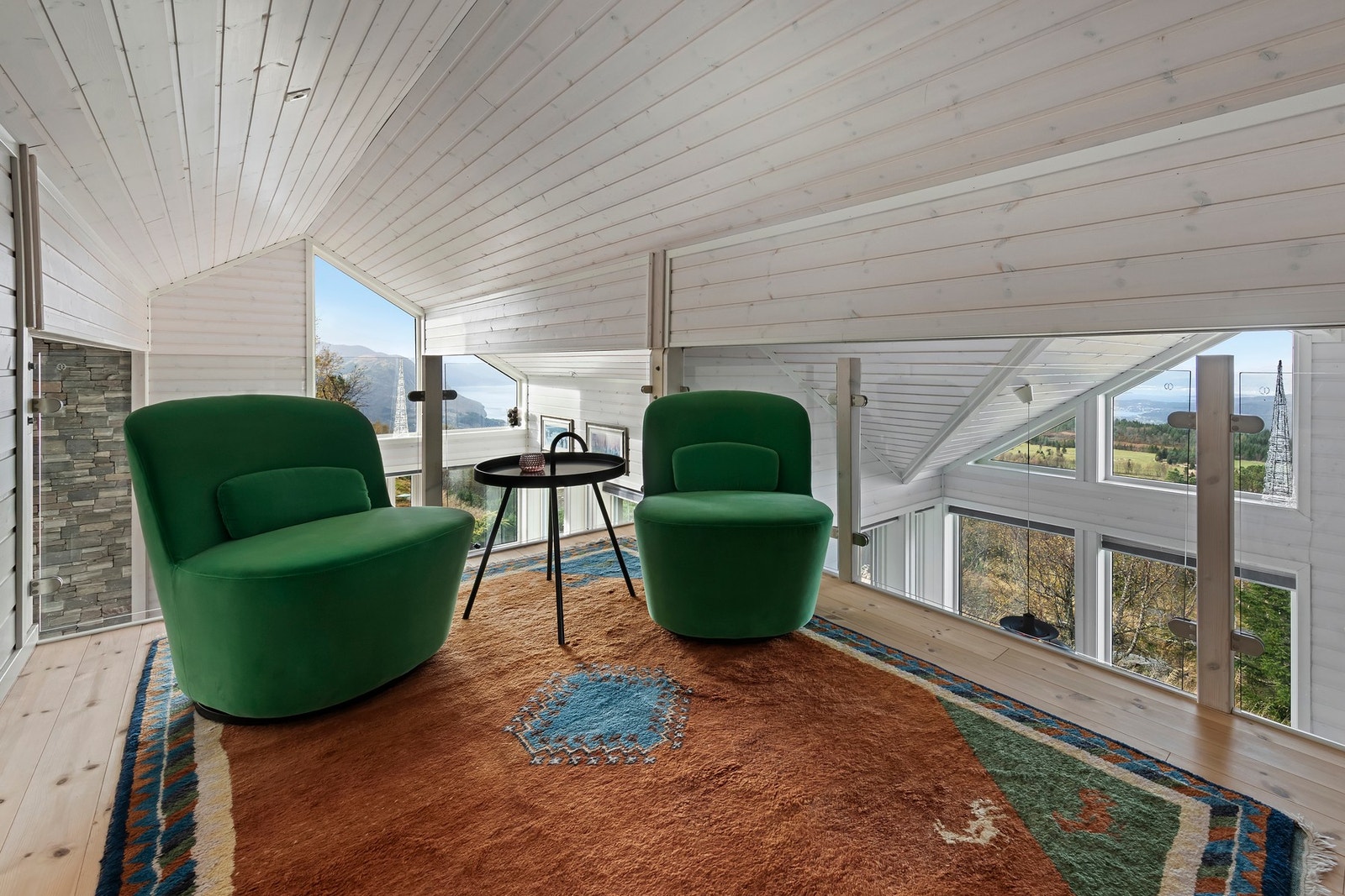 Innredet hems. Galleribilde