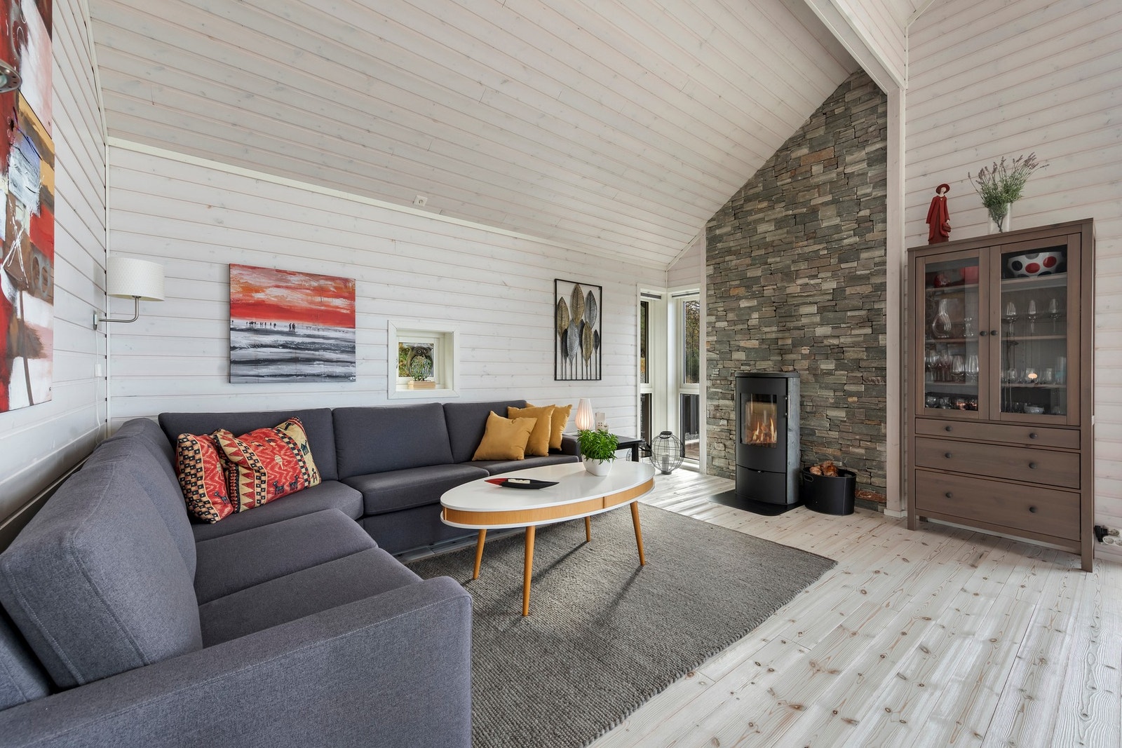 Flott peisovn på stue. Galleribilde