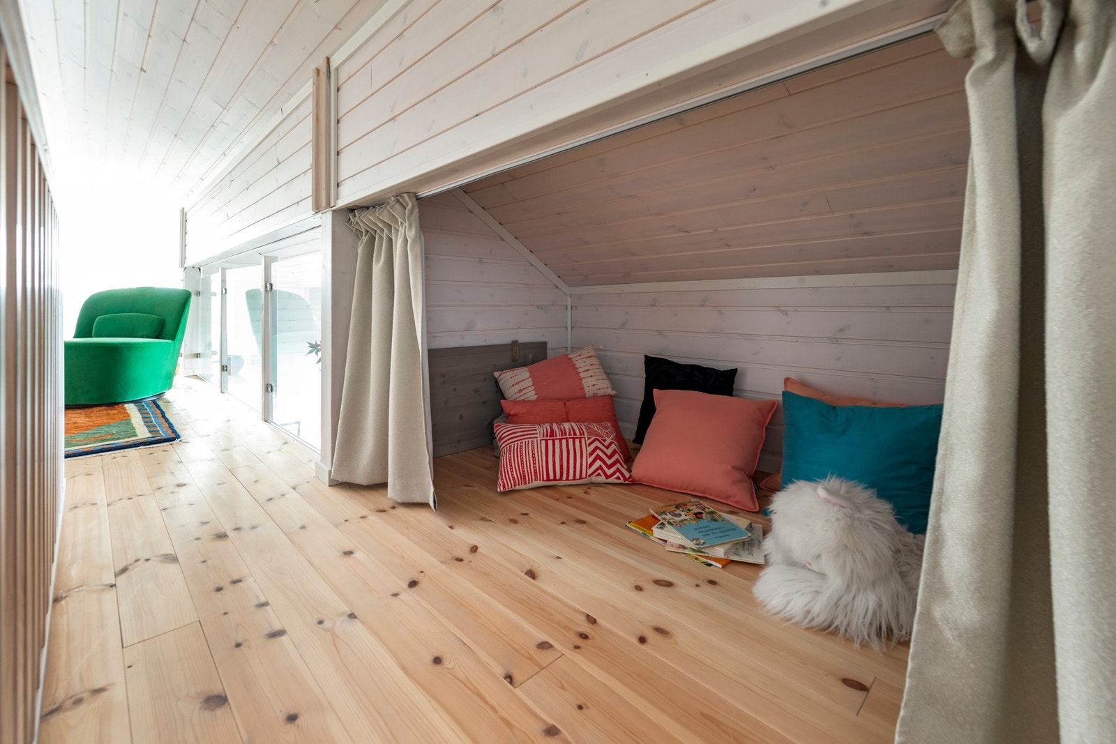 Innredet hems. Galleribilde