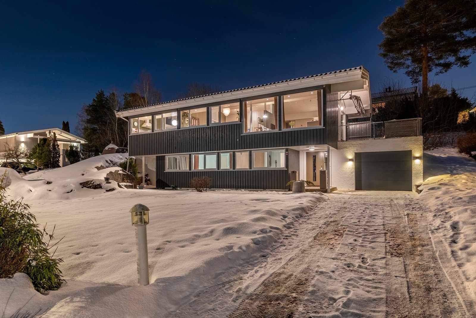 Flott enebolig på Ingieråsen. Galleribilde