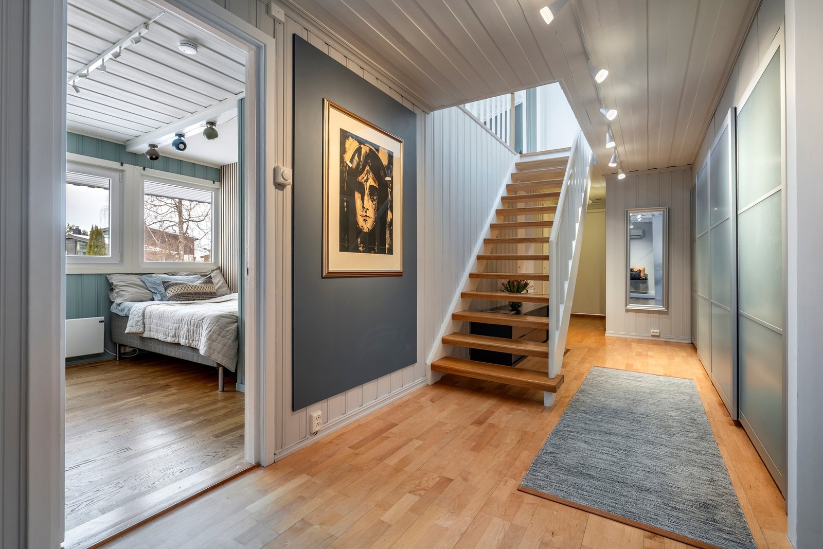 Gangen fungerer som et naturlig bindeledd til resten av boligen. Galleribilde