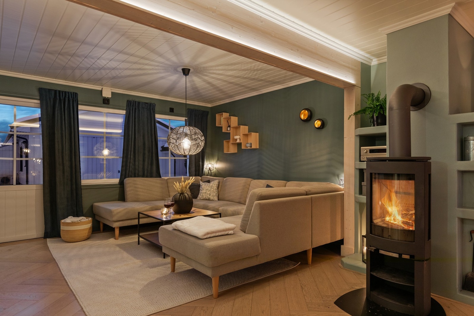 Bjørkestubben 8B er en påkostet familiebolig over to etasjer med en fantastisk beliggenhet på Nordby innerst i blindvei! Galleribilde