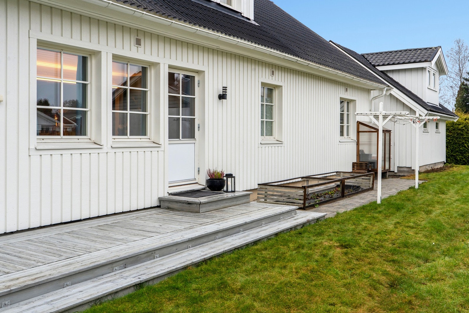 Stuen har direkte adkomst til hagen! Galleribilde