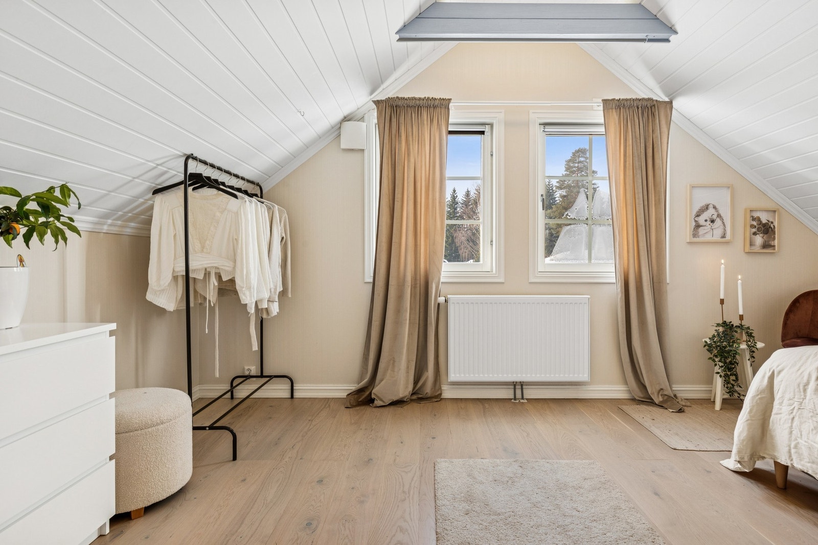 Her er det god plass til seng og annet møblement. Galleribilde