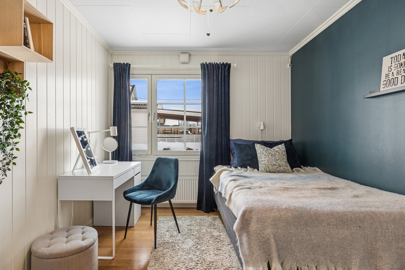 Soverom 2 har god plass til både seng og annet møblement. Galleribilde