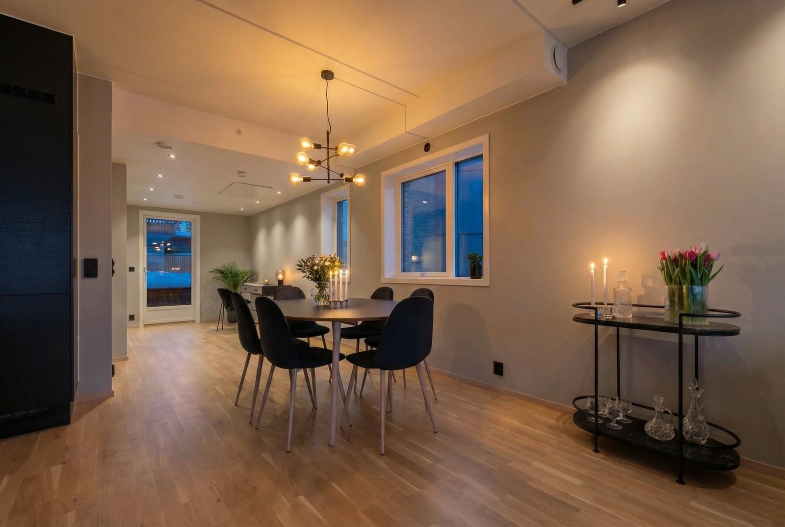 Lekker Boen eikeparkett med hvit mattlakk. Galleribilde