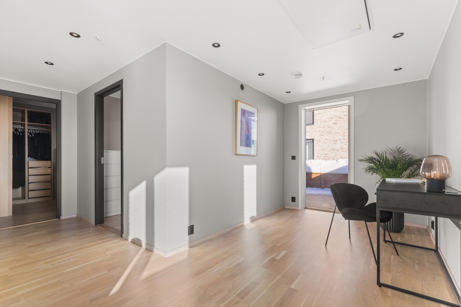 Utstrakt bruk av downlights med smartstyring. Galleribilde