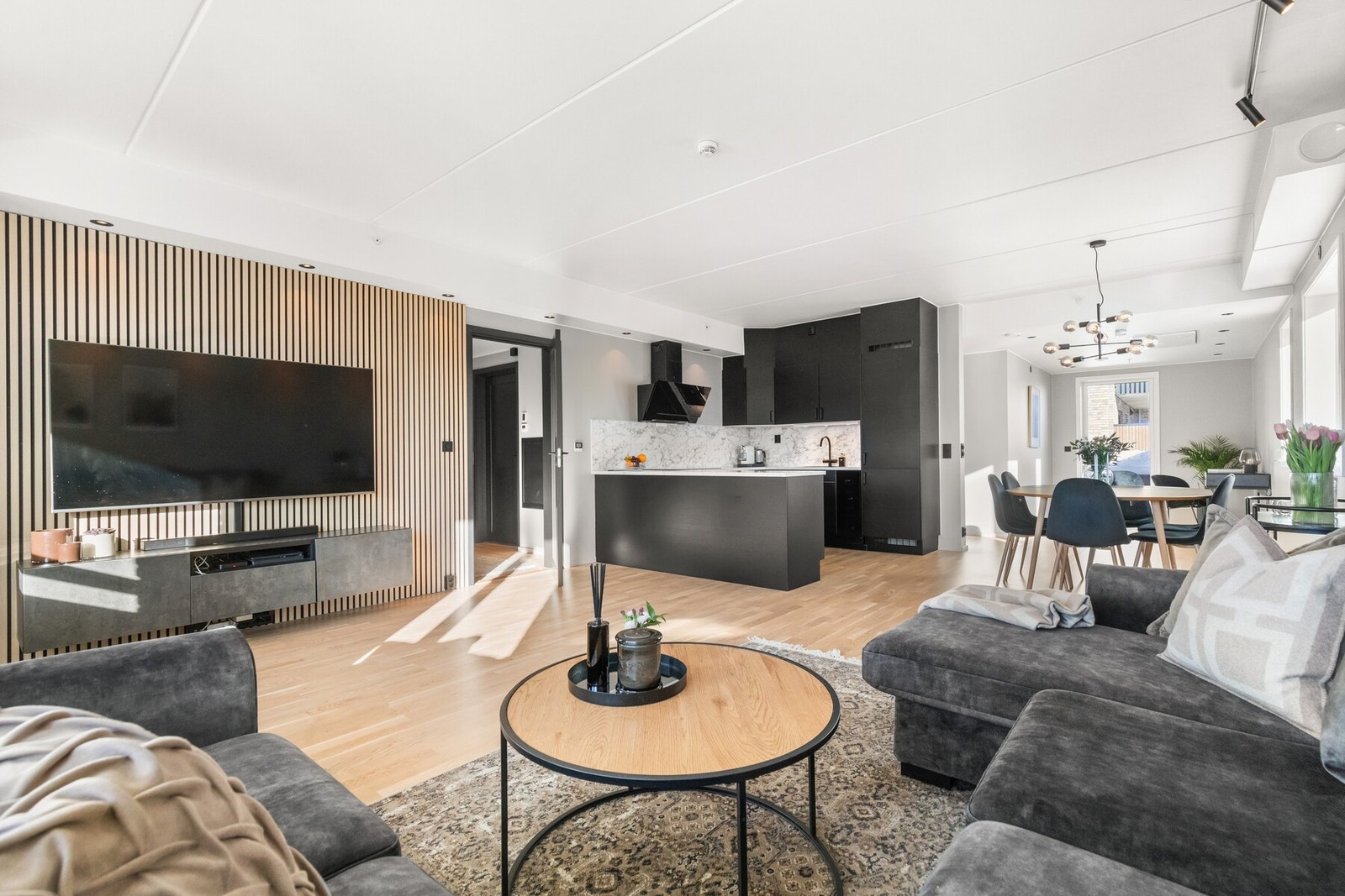 Spiler på endeveggen gir et lunt preg. Galleribilde