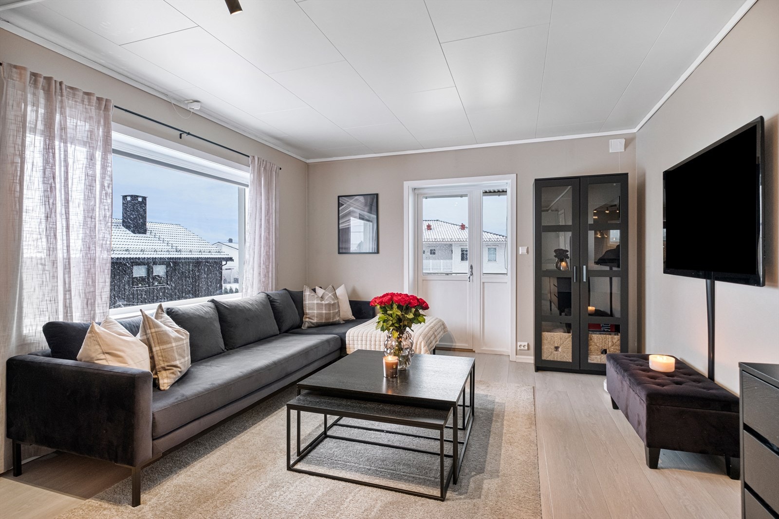 Notar ved Tobias Skodje har gleden av å presentere Gamle Skoleplass 11. Galleribilde