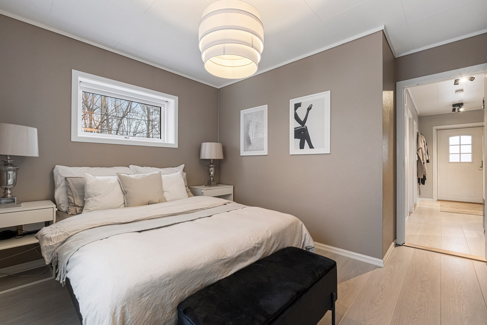 Hovedsoverom med god plass til dobbeltseng og garderobe. Galleribilde