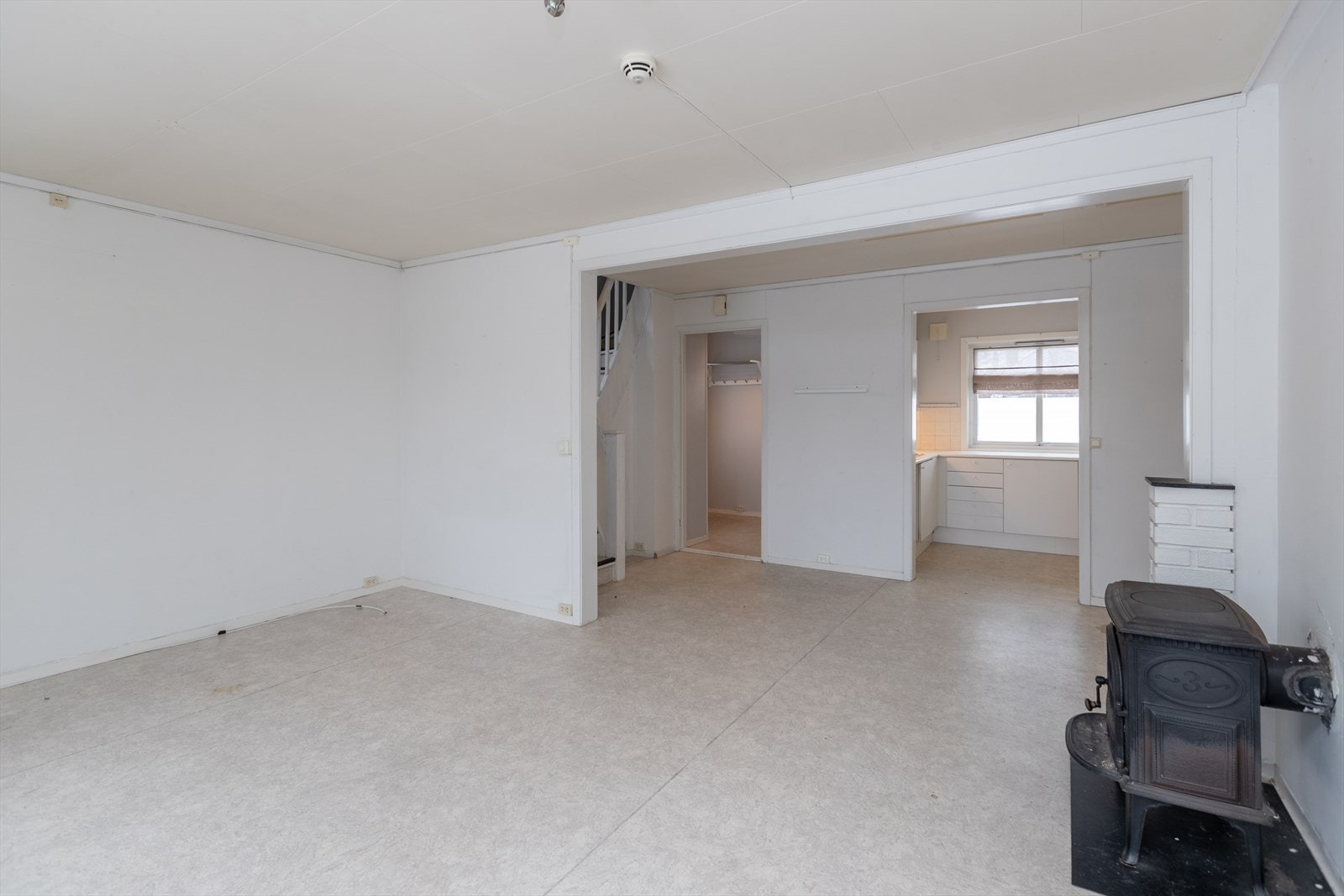 Stue med vedovn Galleribilde