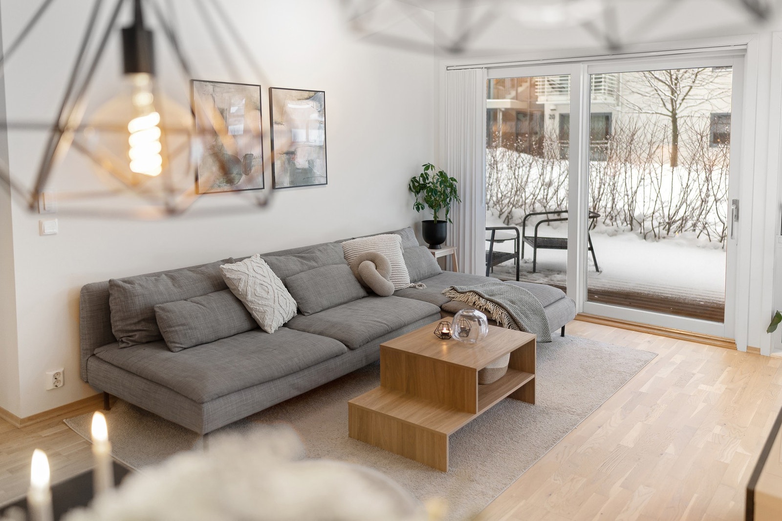 Fra stuen har du direkte utgang til en herlig terrasse. Galleribilde