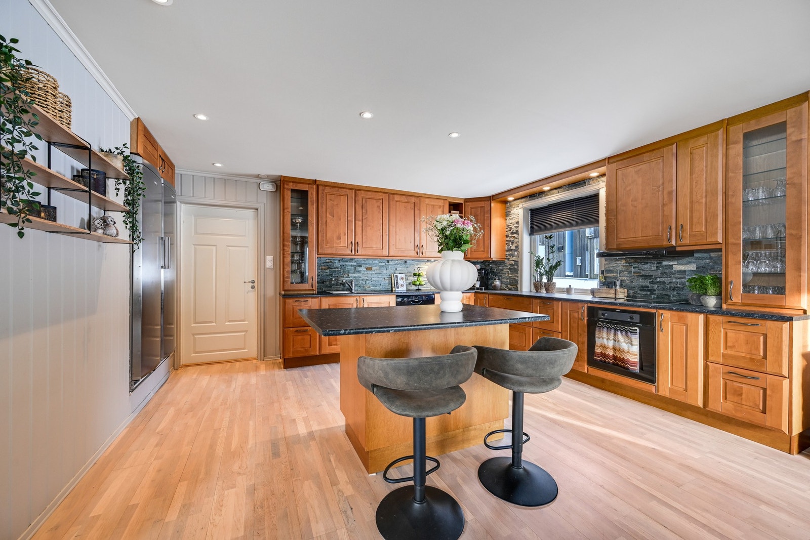 Vi fortsetter på innsiden igjen og i det trivelige kjøkkenet Galleribilde