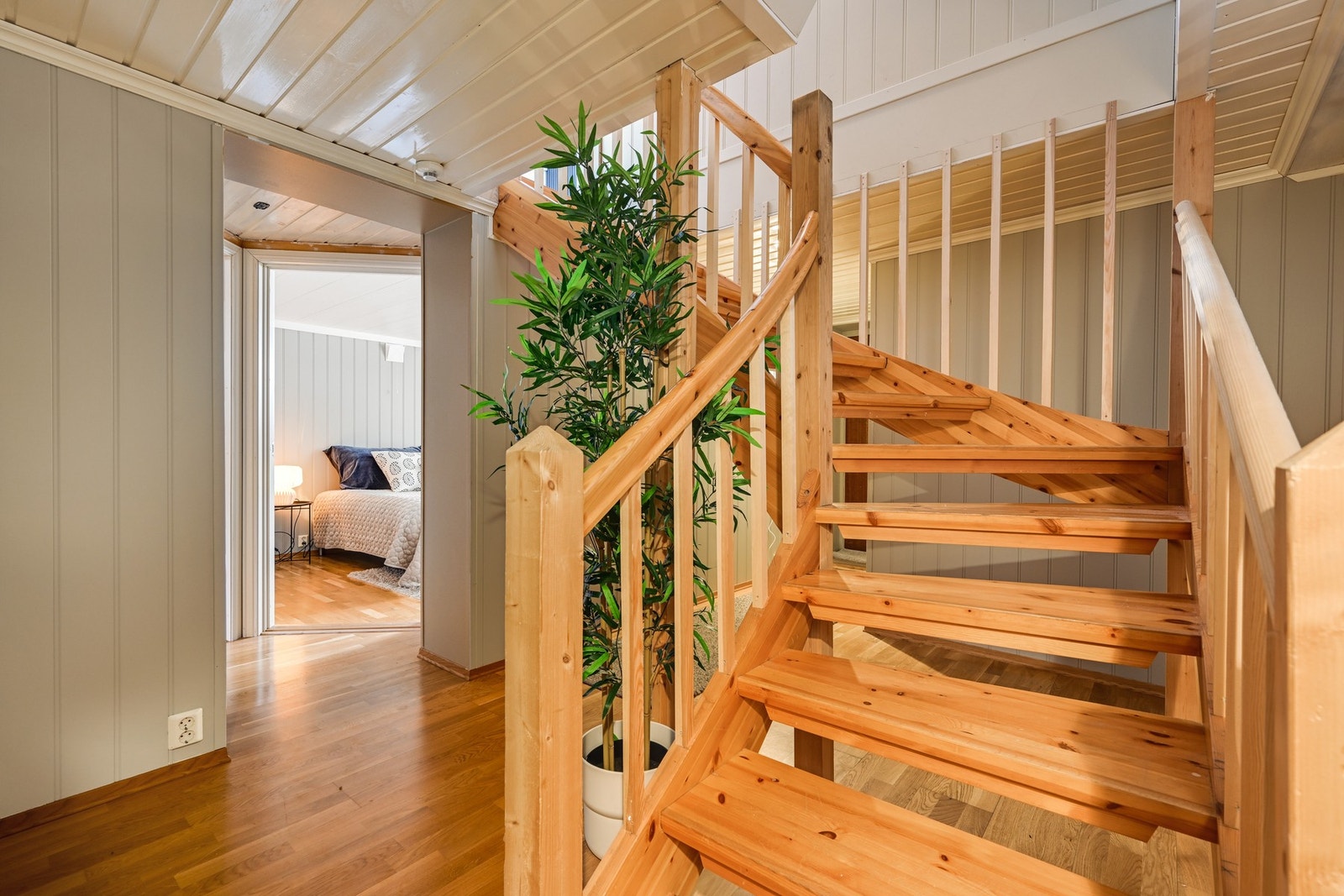 Kjelleren ble innredet og oppgradert i 1998/2021 med bl.a. gulvvarme og rømmingsvinduer Galleribilde