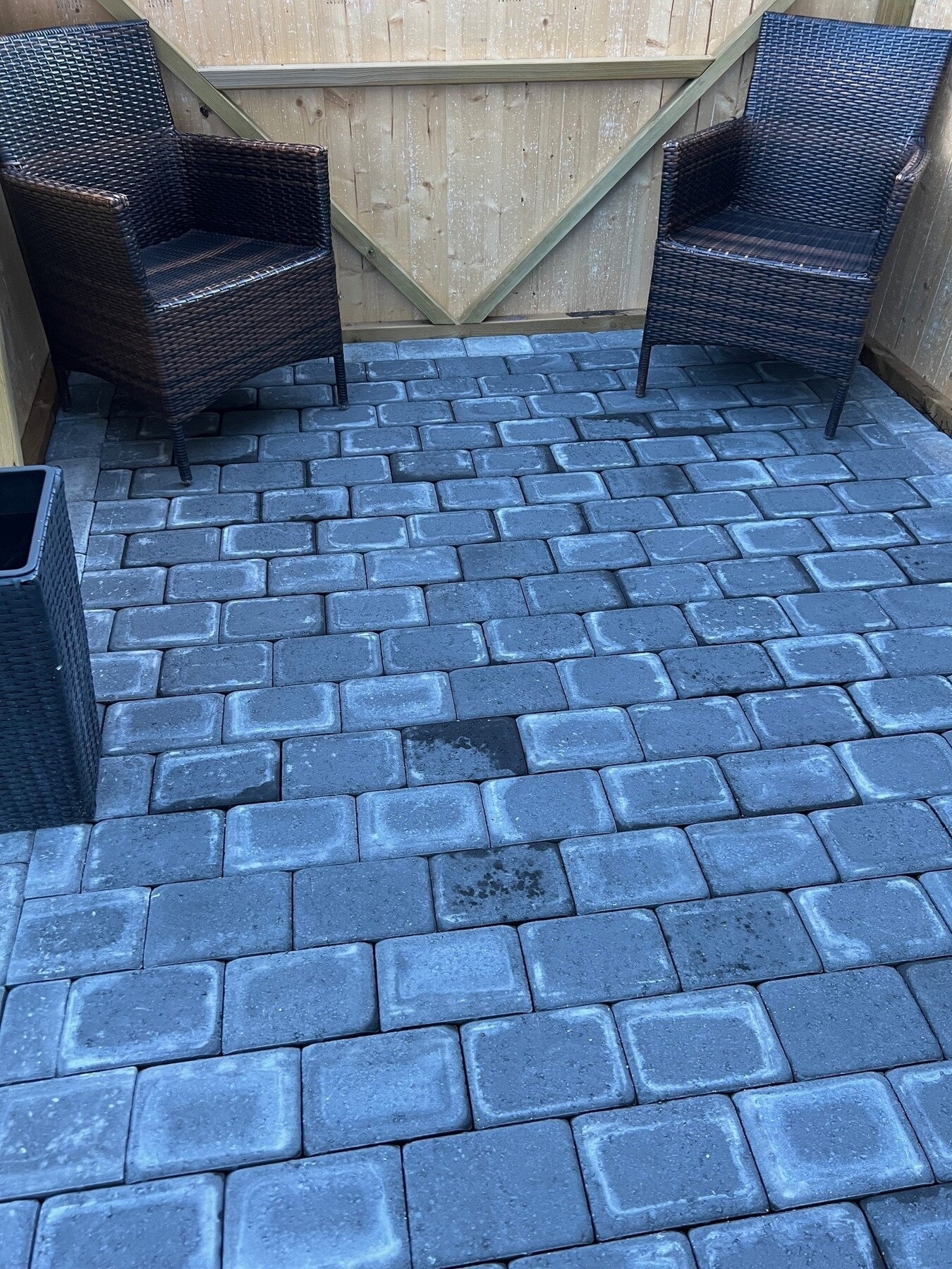 Innelukket og overbygget uteplass for vekslende norsk sommervær.... Galleribilde