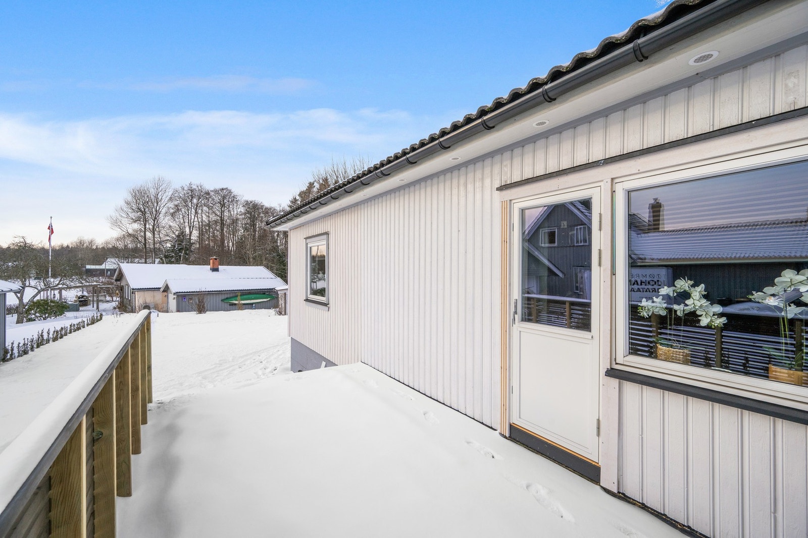 Fra stua er det utgang til en solrik terrasse mot syd/vest Galleribilde