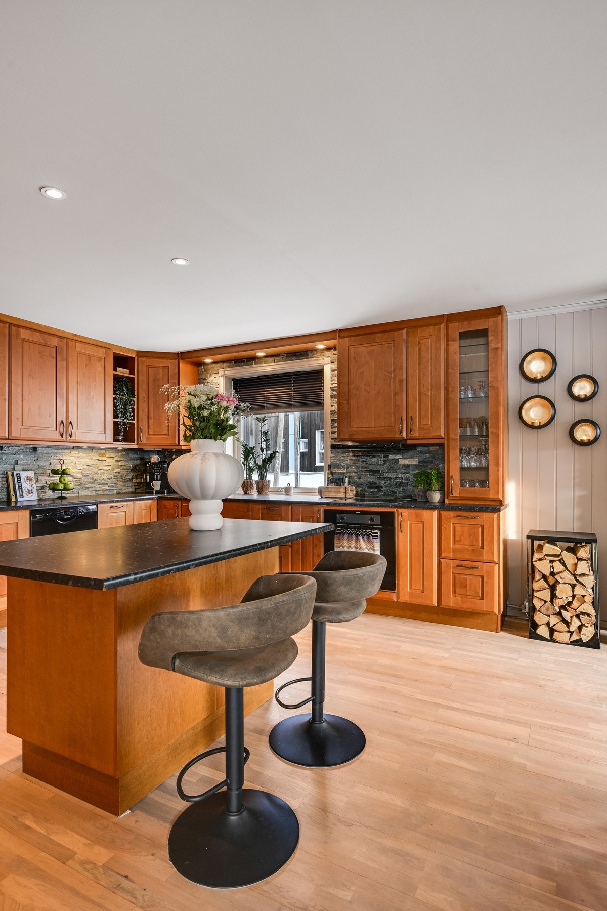 Øy med barløsning for lekser eller en rask frokost.... Galleribilde