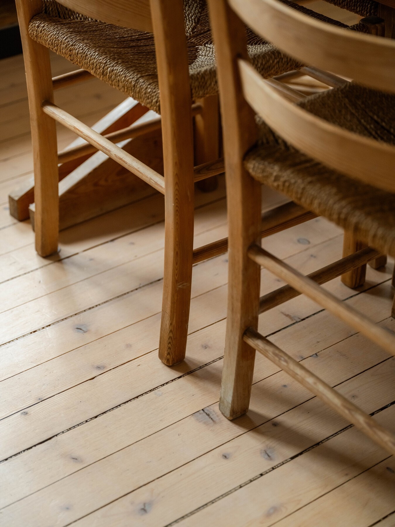 Legg merke til de nydelige, originale tregulvene. Disse holder godt på varmen og gir rommene karakter. Galleribilde