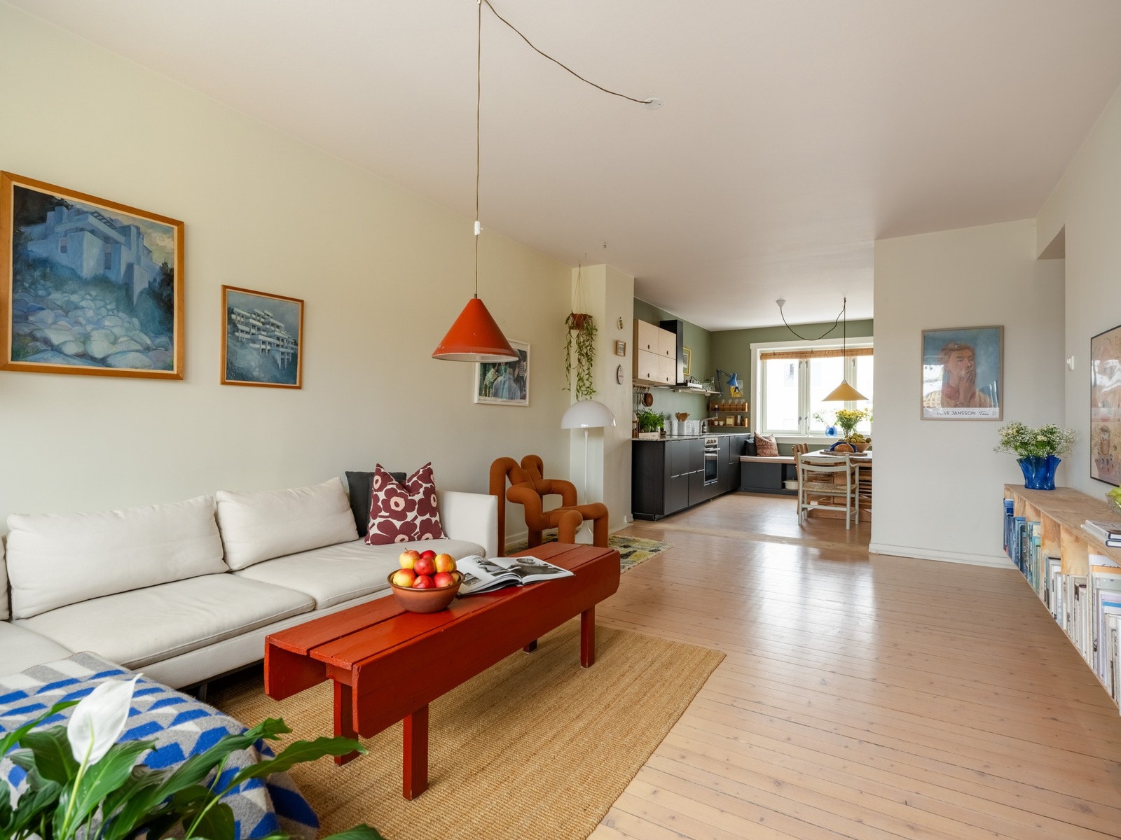 Lys er det også masse av, for den åpne løsningen gir lysinnslipp fra to sider. Galleribilde