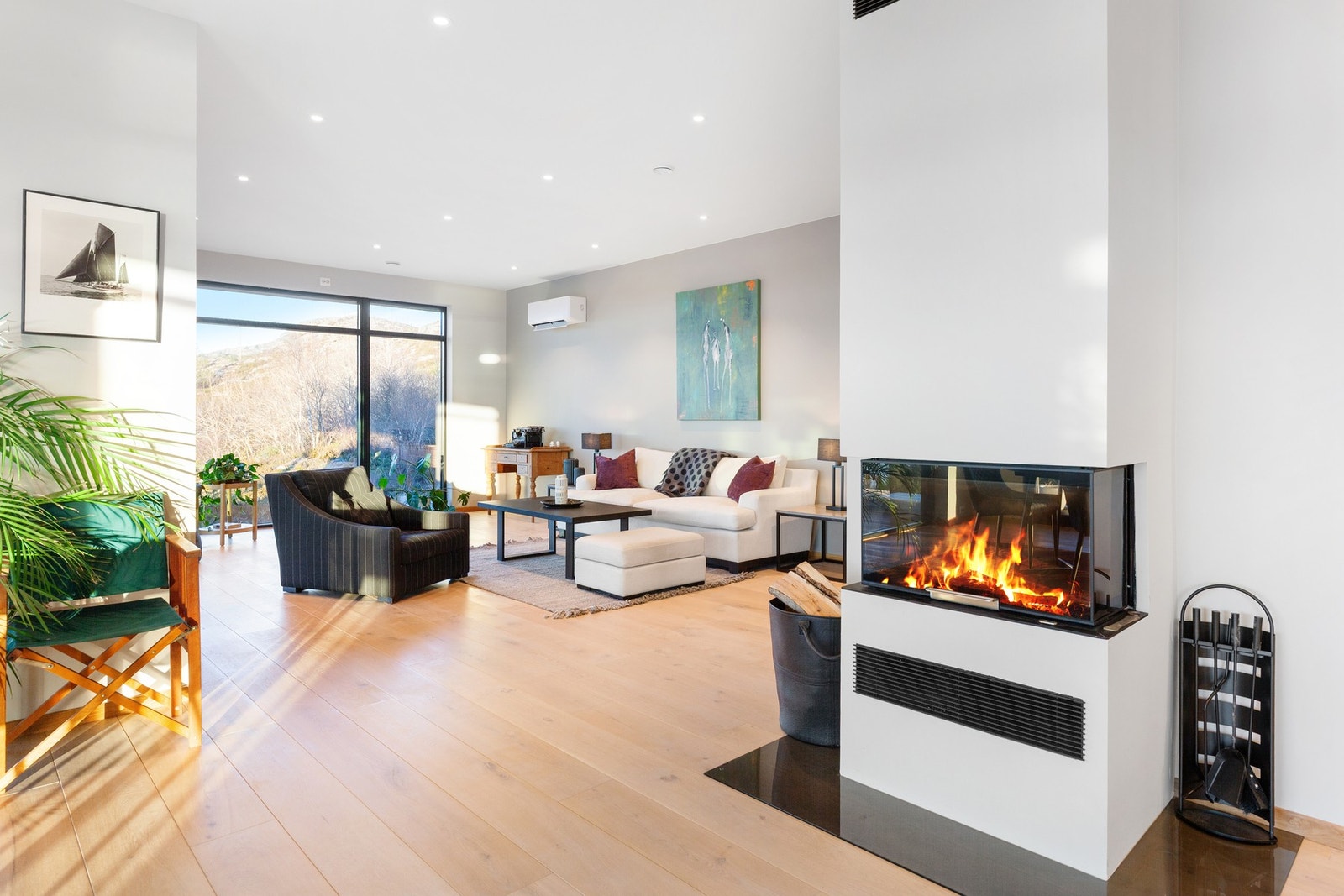 Stue. Det er en utstrakt bruk av gode materialer og en påkostet standard. Galleribilde