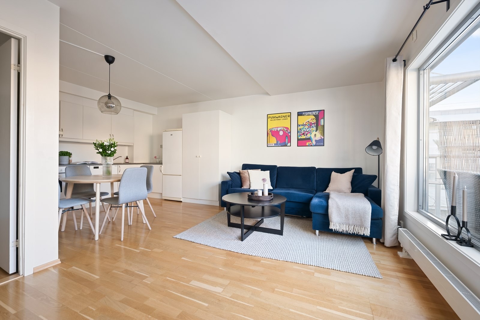 Felleskostnadne er på kr 2800, og inkluderer både varmtvann/fyring og internett. Galleribilde