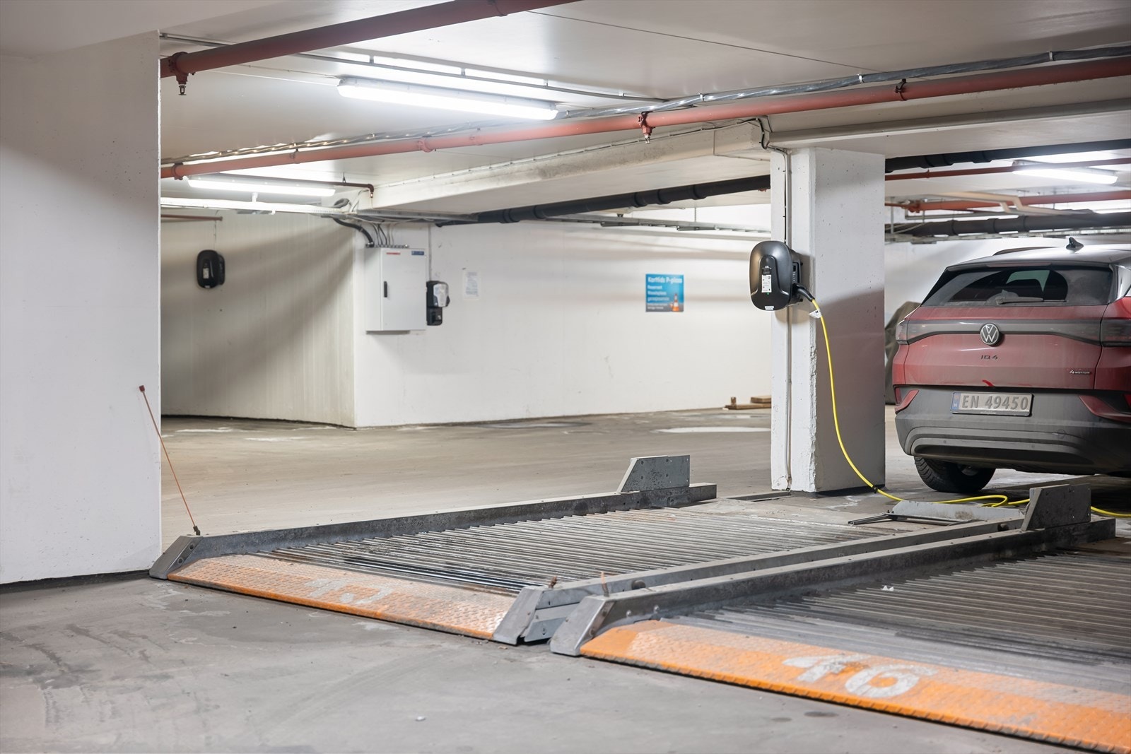 Parkeringsplass i Wexels Plass garasjesameie med heisadkomst medfølger. Galleribilde