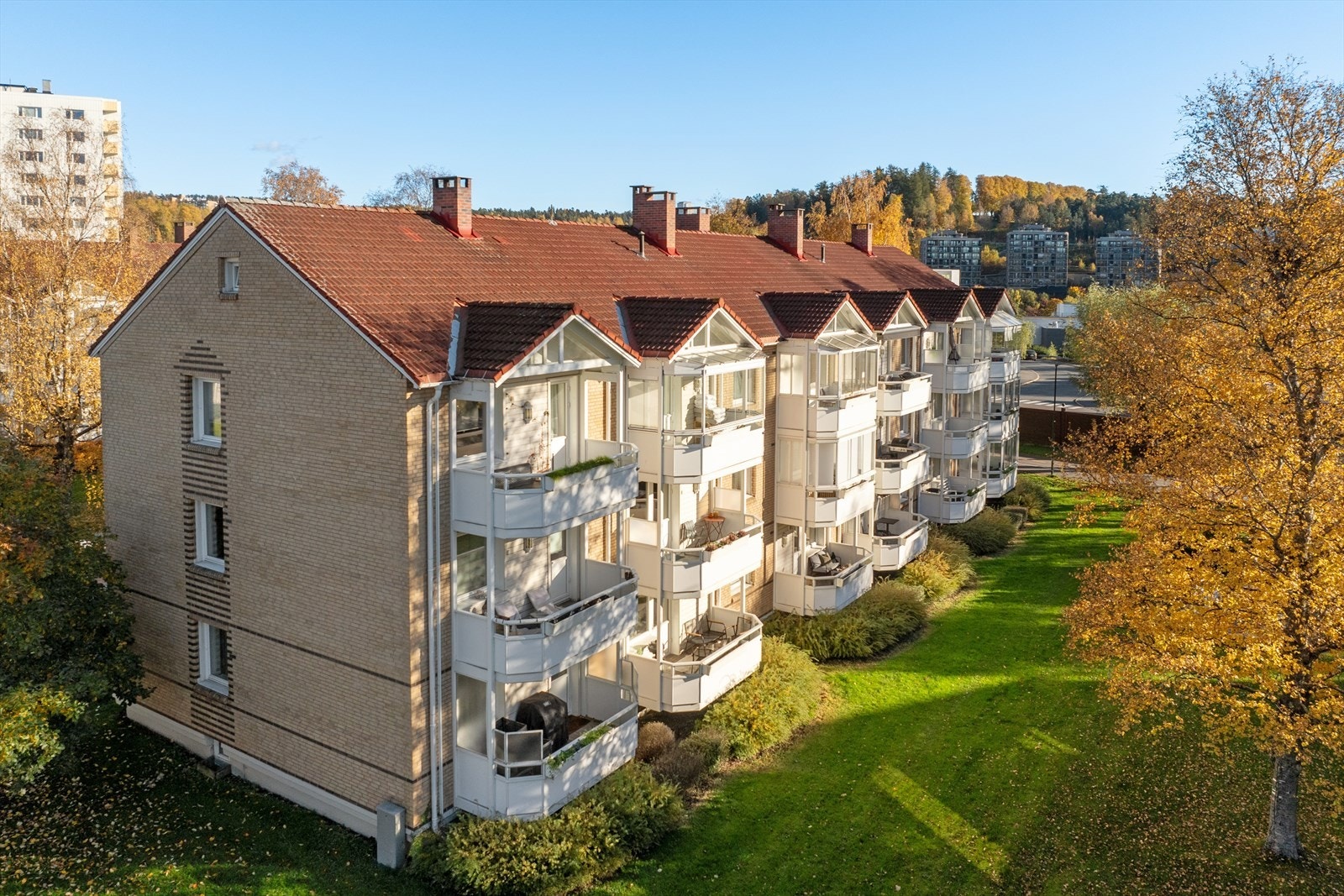 Teisen er et rolig og grønt boligområde med flotte turområder rett i nærheten, samtidig som du har enkel tilgang til sentrum via buss og T-bane. Galleribilde