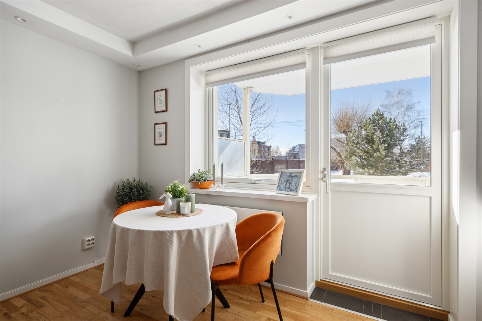 Fra stuen har du direkte tilgang til en sørvestvendt balkong på hele 7,4 m². Galleribilde