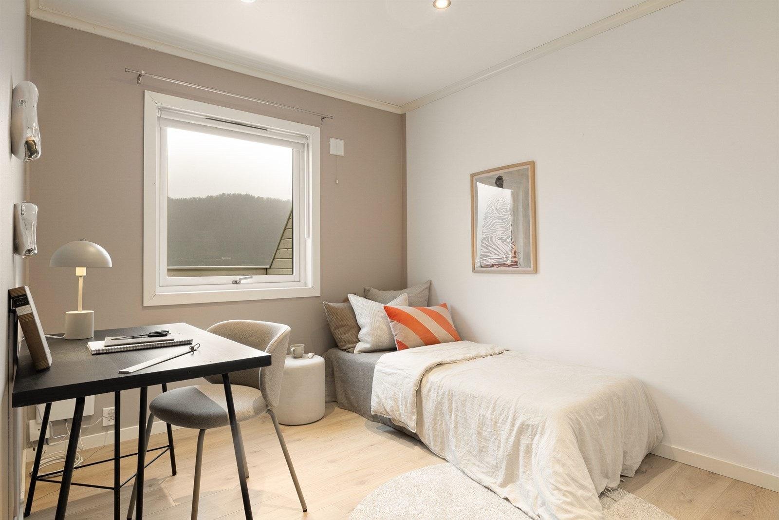 Ved stuen er det direkte adkomst til soverom. Galleribilde