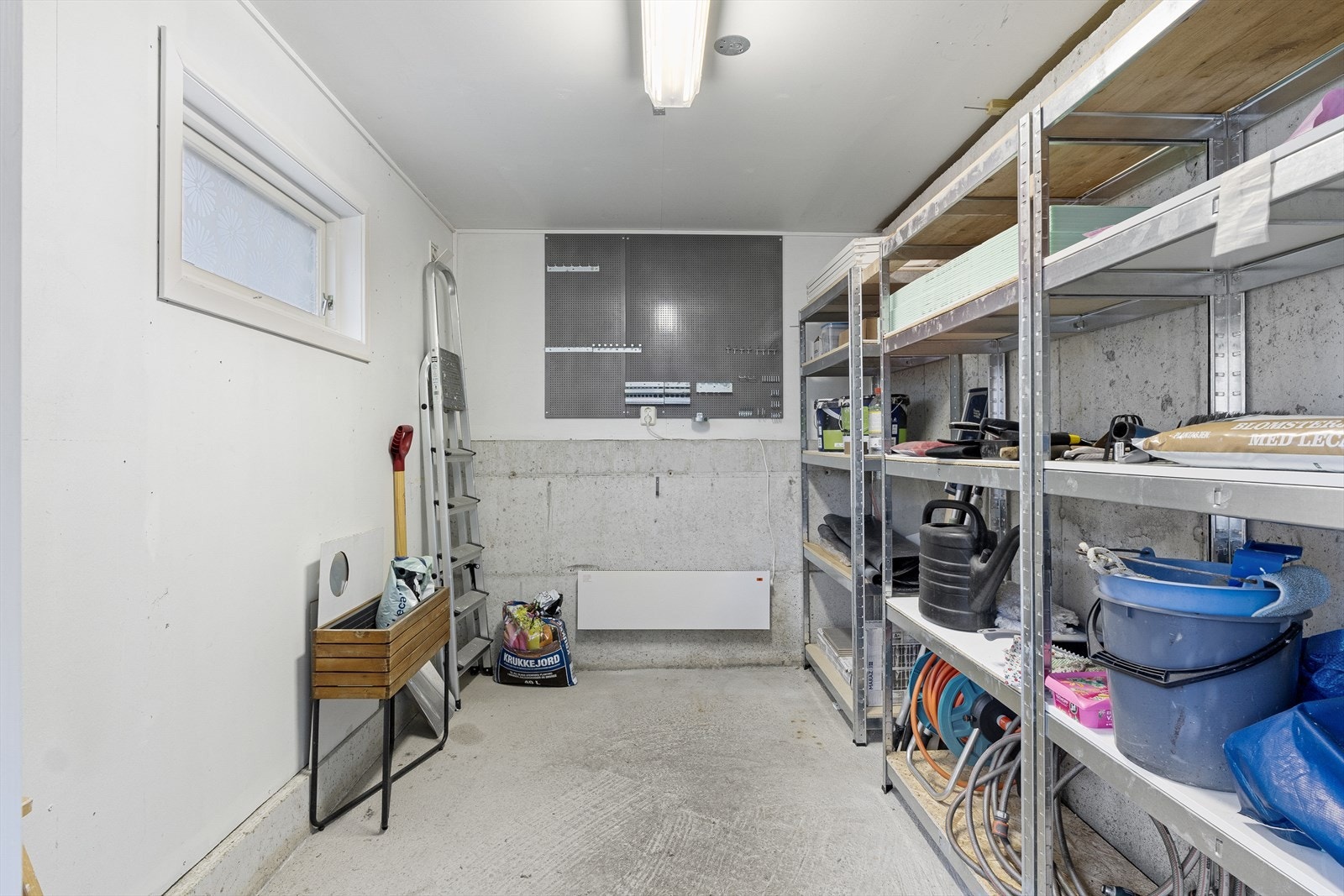 Boden er perfekt for lagring av sykler, sportsutstyr og hagemøbler. Galleribilde