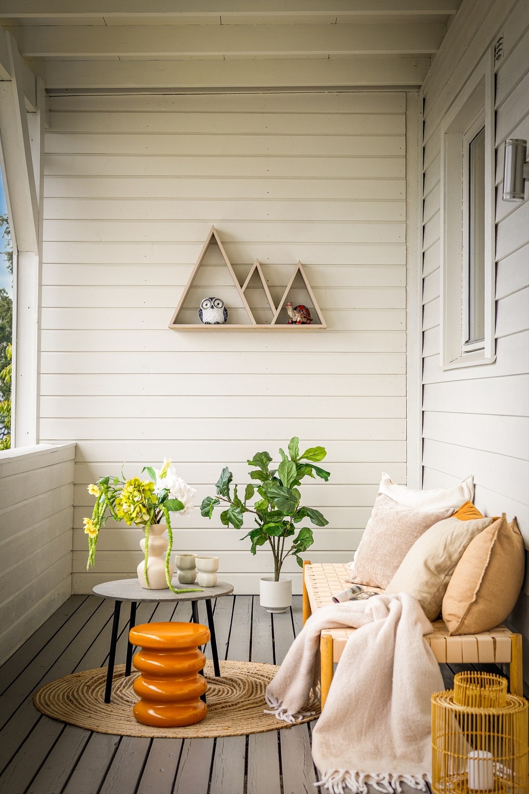 Altanen er delvis overbygget og fremstår lun og usjenert. Galleribilde