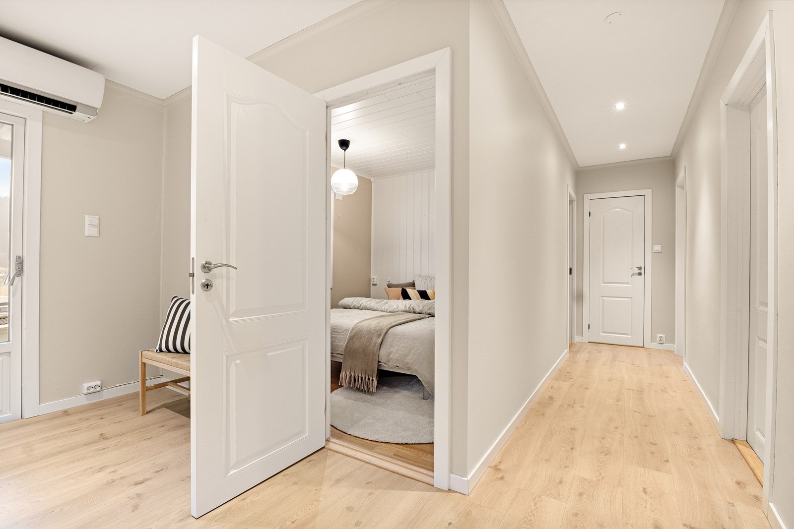 Boligen har to soverom i underetasjen. Galleribilde