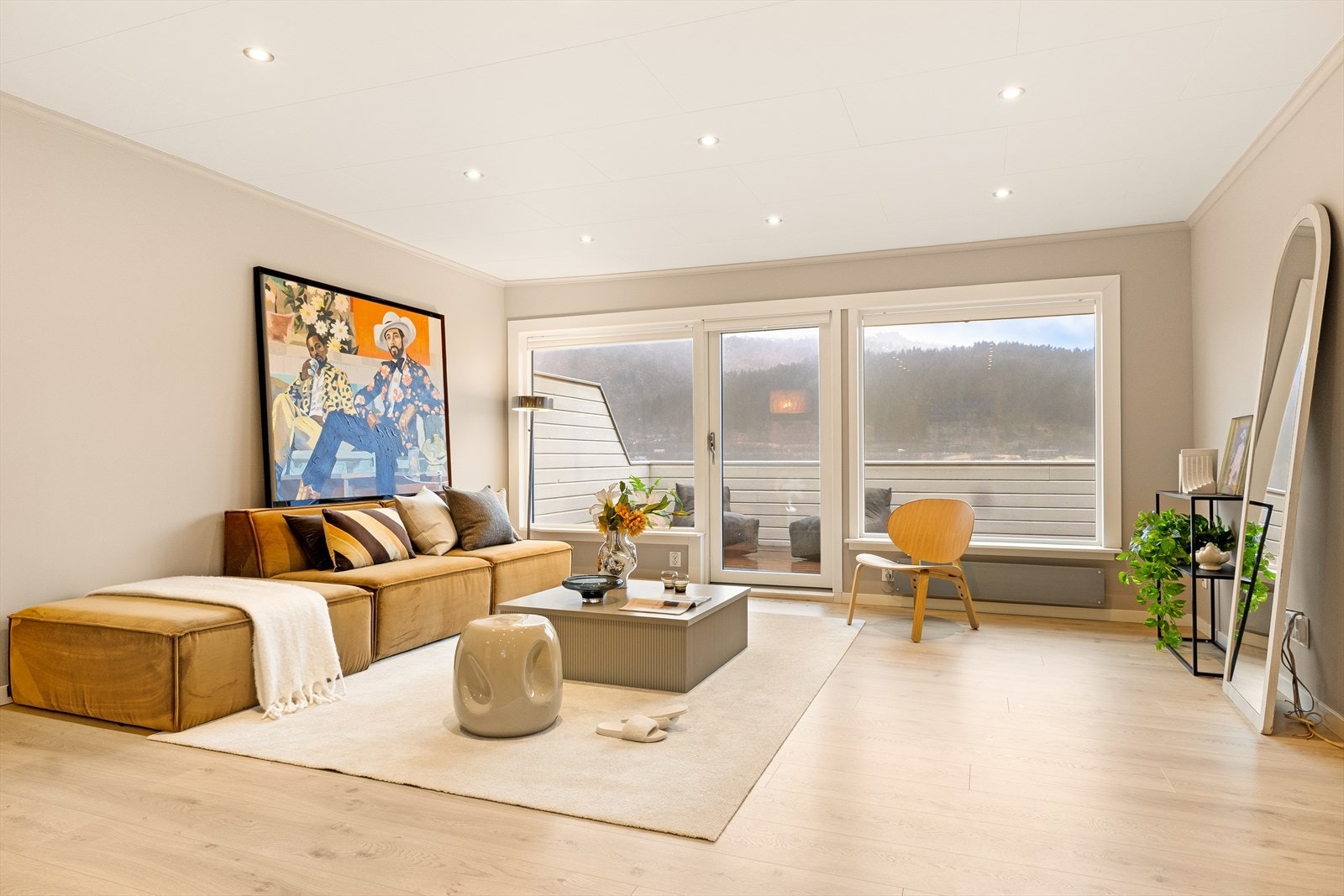 Dette er et innholdsrikt rekkehus med attraktiv beliggenhet i et rolig og barnevennlig område. Galleribilde