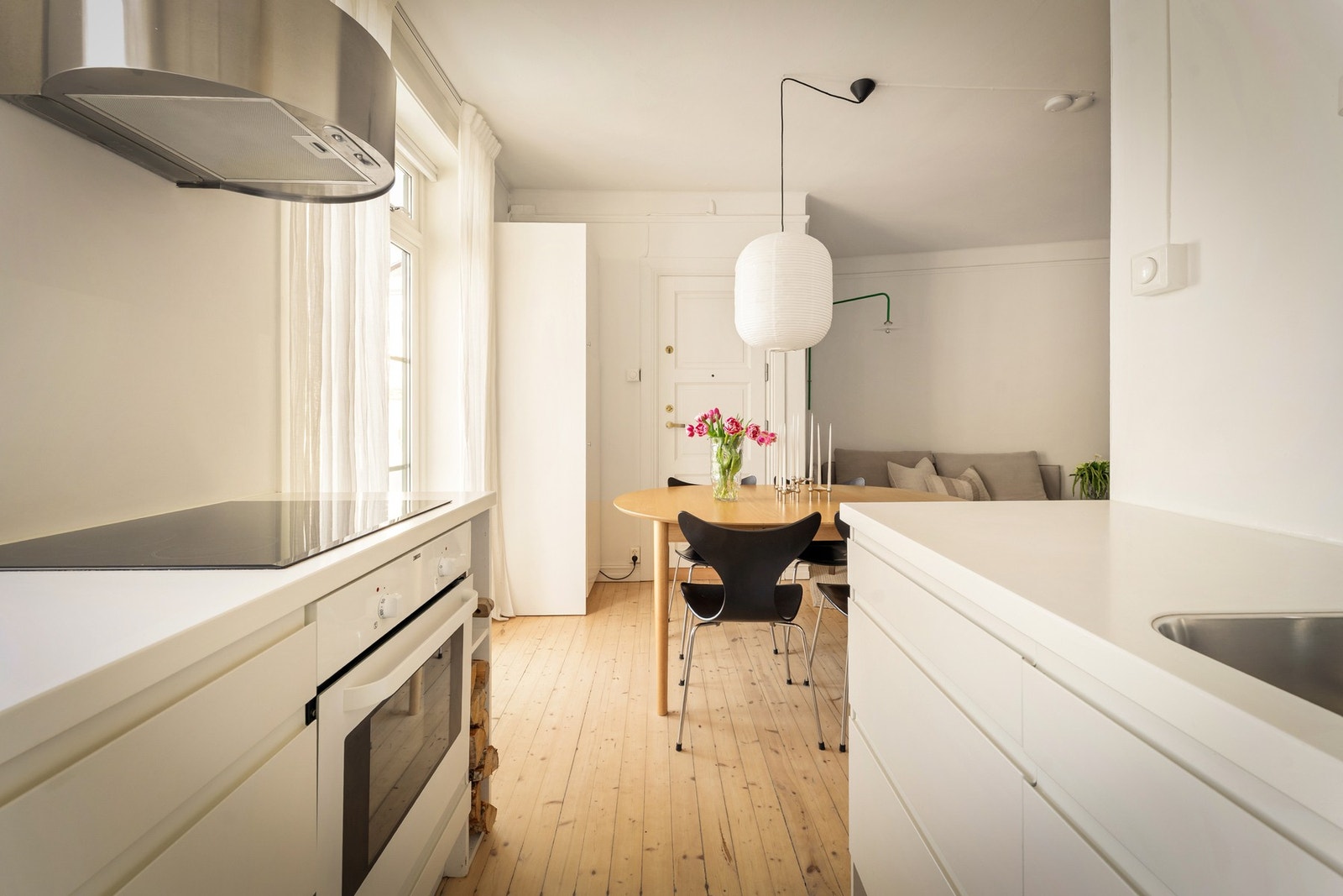 Ventilator med kullfilter over stekesonen Galleribilde