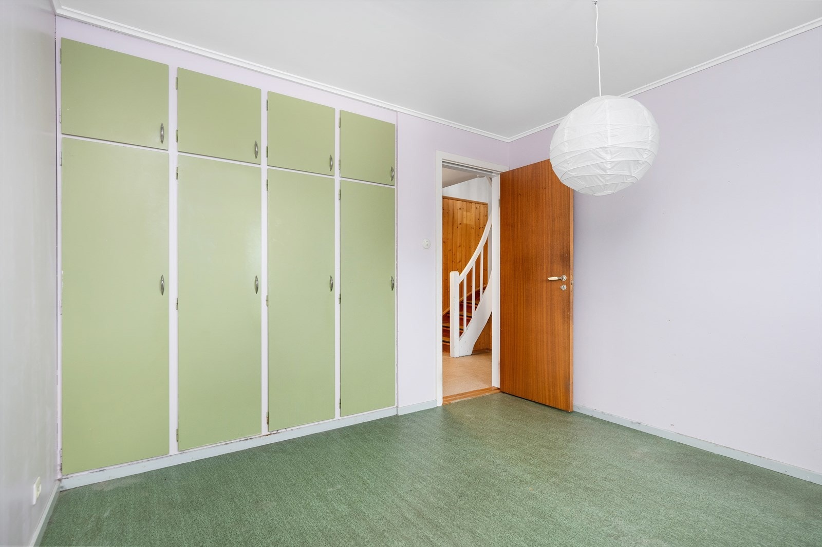 Hovedsoverom har god plass til dobbeltseng og oppbevaring i innebygde skap. Galleribilde