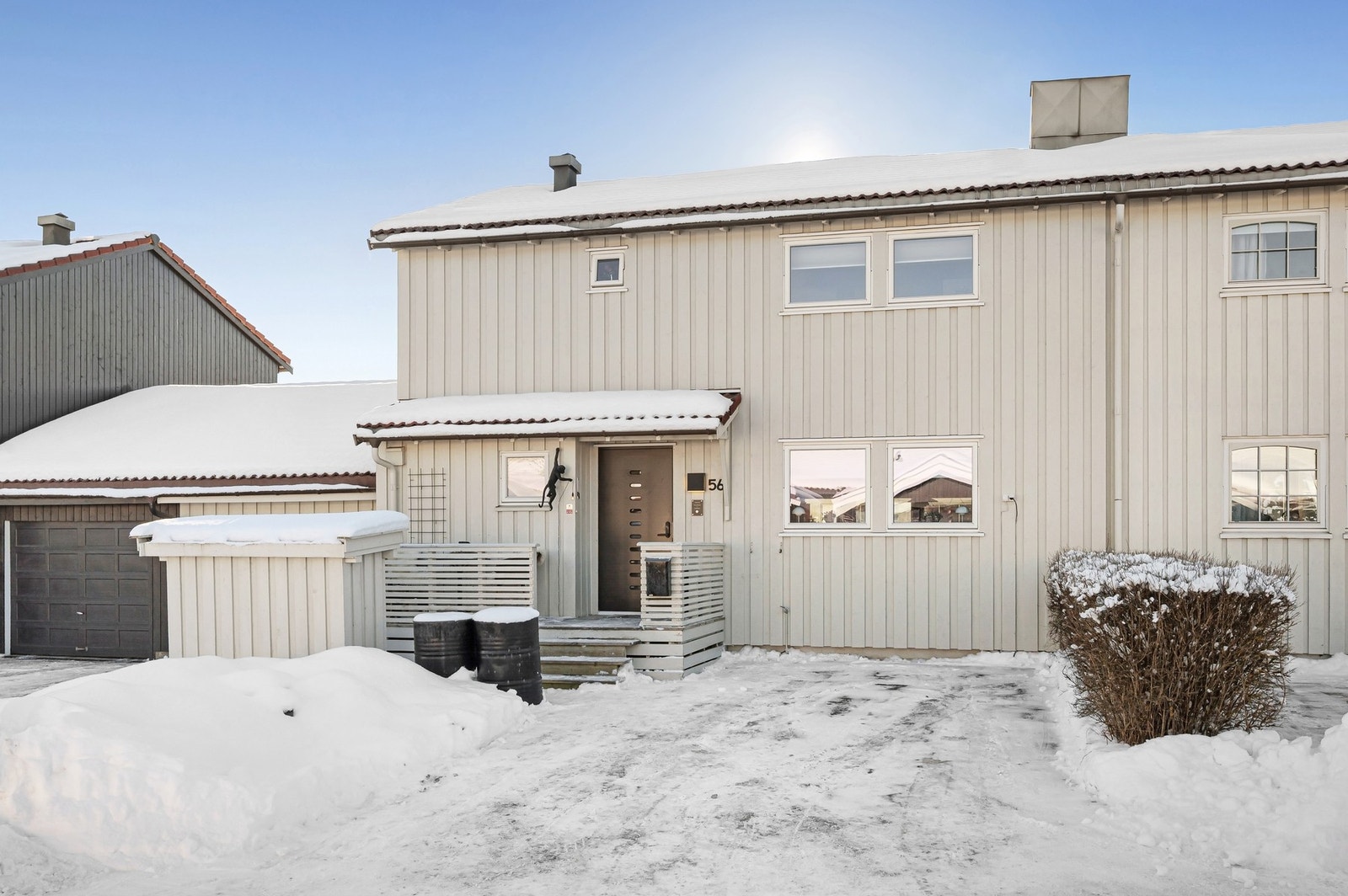 Boligen ligger attraktivt til i et rolig, godt etablert og meget barnevennlig boområde på Tiller. Galleribilde