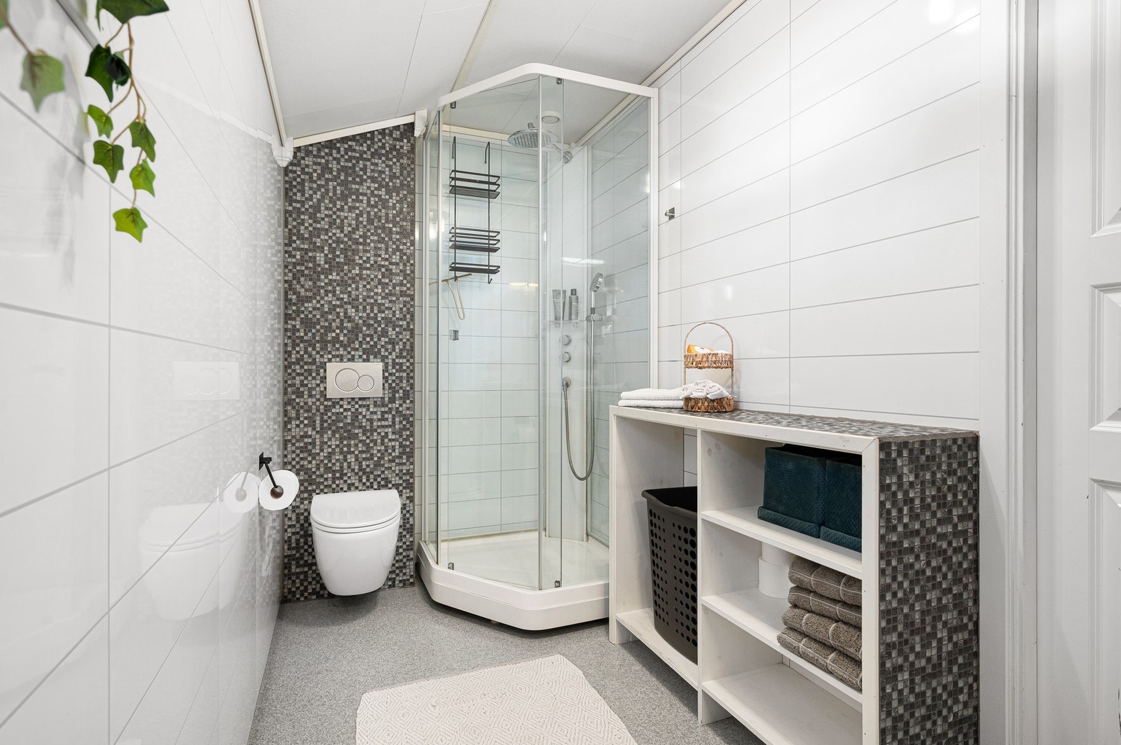 Badet er på 6 kvm. Galleribilde