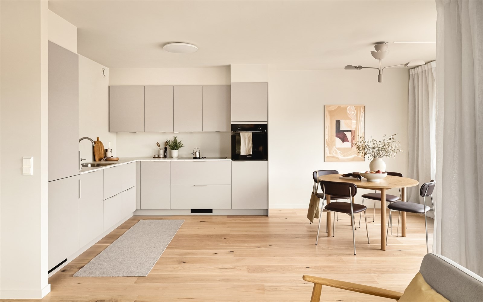 Moderne kjøkken fra Kvik med hvitevarer fra Bosch. Her kan du briljere med kreative oppskrifter! Galleribilde