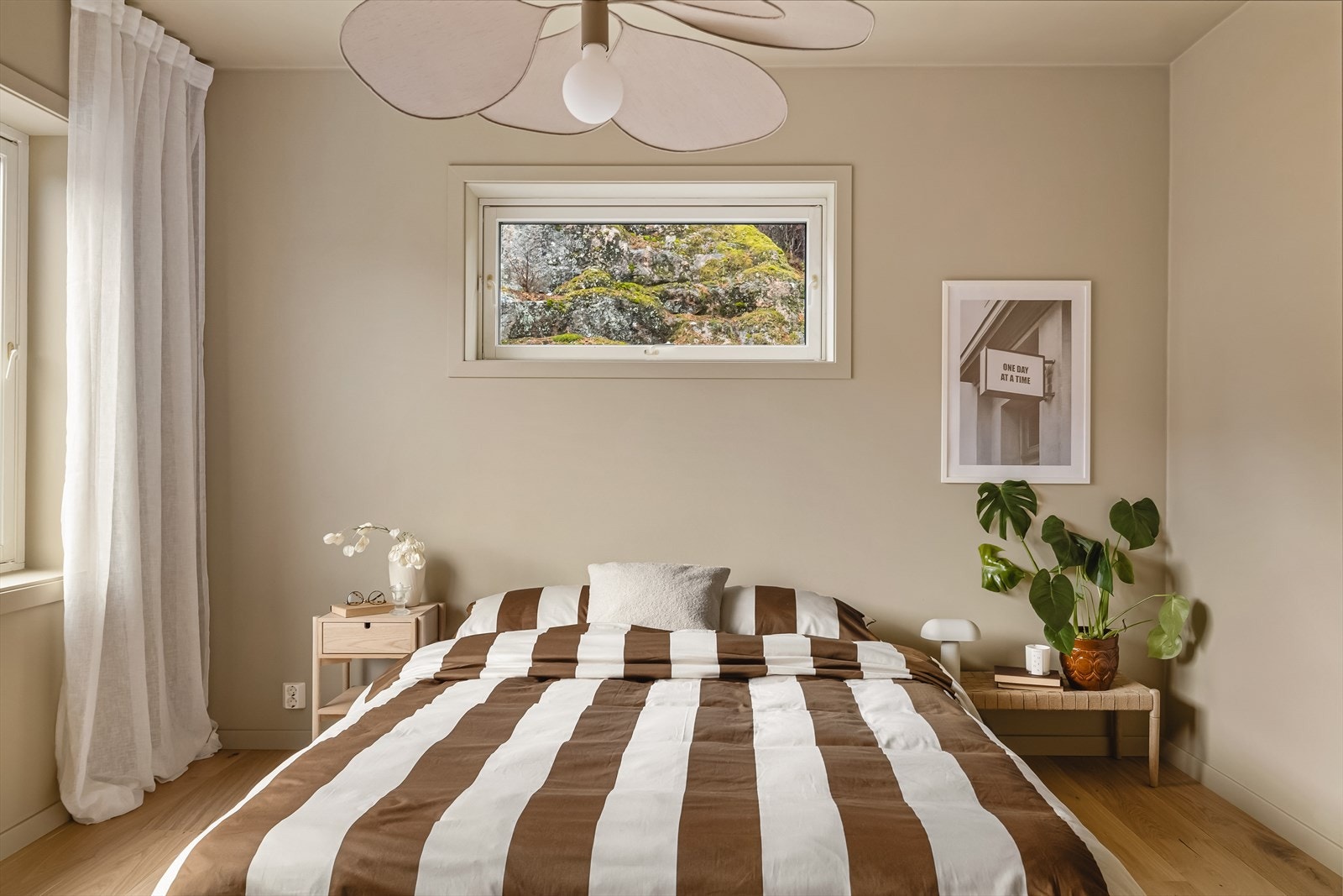 Leiligheten har tre soverom som måler henholdsvis 15,1, 7,7 og 7,6 kvadratmeter. Galleribilde