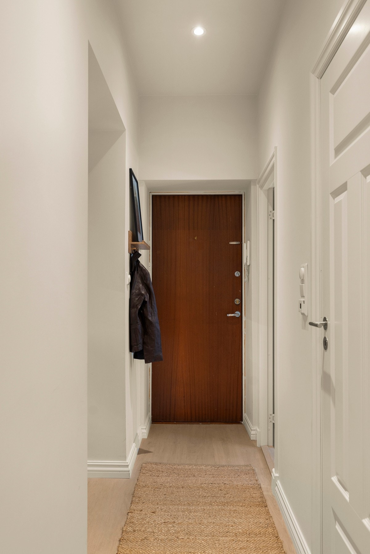 Det er montert dørcalling i entreen. Galleribilde