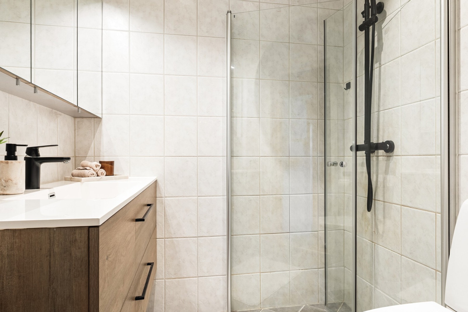 Helfliset bad med varmekabler i gulv. Galleribilde